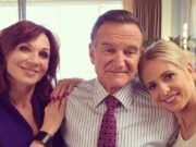 Anak-Anak Robin Williams Hidupkan Kembali Instagram Sang Ayah untuk Menjaga Warisannya Robin Williams beserta keluarganya - sumber foto instagram/robbinwilliams