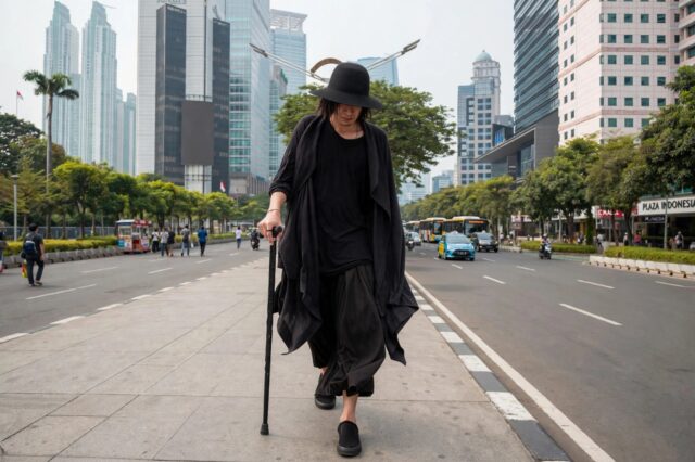 gaya fashion Karasu-zoku untuk Gen-Z - sumber foto istimewa gaya fashion Karasu-zoku untuk Gen-Z - sumber foto istimewa