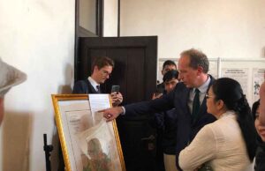 Dari Puisi ke Rel Kereta: Kisah Gila Rimbaud yang Tinggalkan Sastra Demi Jadi Tentara di Jawa Tengah Mr. Fabien Penone, Duta Besar Prancis untuk Indonesia peresmian pameran spesial "Arthur Rimbaud: A Journey through Java" di Lawang Sewu - sumber foto istimewa