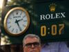 US Open Bikin Momen 007, Pierce Brosnan Muncul Tepat Saat Jam Tunjukkan 0:07 Pierce Brosnan - sumber foto US Open Tennis / Reuters / Brendan McDermid