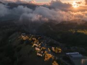 Cloudside of Mentigen: Pesona Bromo dari Ketinggian Cloudside of Mentigen: Pesona Bromo dari Ketinggian