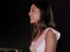 Olivia Rodrigo Pakai Gaun Handmade Label Palestina di Festival Amal Daisy Chain Fields Olivia Rodrigo Pakai Gaun Handmade Label Palestina - sumber foto istimewa