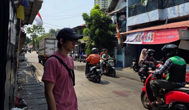 Lee Seung Yoon Jalan-Jalan di Sekitar Rel dan Kulineran - sumber foto instagram/bgsmsyl