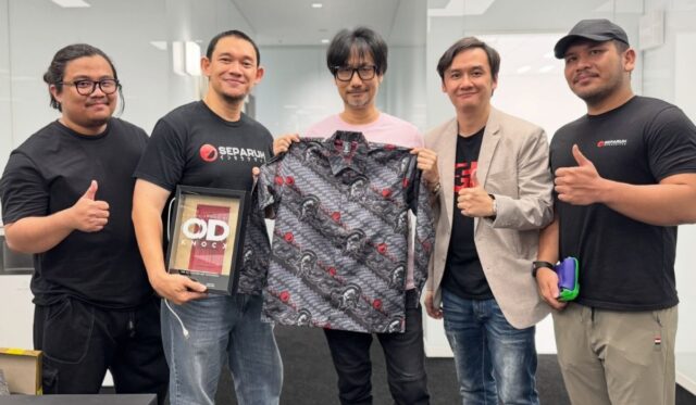 Hideo Kojima bertemu developer Indonesia Separuh Interactive - sumber foto instagram/HideoKojima Hideo Kojima bertemu developer Indonesia Separuh Interactive - sumber foto instagram/HideoKojima