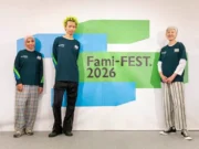 FamilyMart Ganti Seragam Setelah 10 Tahun, Kini Rambut Berwarna dan Hijab Resmi Diperbolehkan Seragam FamilyMart terbaru - sumber foto news1