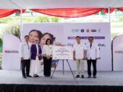 4 dari 10 Anak Indonesia Alami Gigi Berlubang, Kenapa Pemeriksaan Rutin Penting? (Kiri-Kanan): Prof. drg. Suryono, S.H., M.M., Ph.D. – Ketua AFDOKGI, drg. Tari Tritarayati, SH, MHKes – Wakil Ketua PB PDGI, Nurdiana Darus – Director of Communication, Corporate Affairs and Sustainability, Unilever Indonesia, Prof. Dr. dr. Dante Saksono Harbuwono, Sp.PD-KEMD, PhD. – Wakil Menteri Kesehatan Republik Indonesia, dan Dr. drg. A. Tajrin, M.Kes., Sp.B.M.M., Subsp.C.O.M(K) – Ketua ARSGMPI