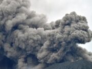 Abu Vulkanik Anak Krakatau Capai Ketinggian 50.000 Kaki, Bergerak Menjauh dari Indonesia Abu Vulkanik Anak Krakatau Capai Ketinggian 50.000 Kaki, Bergerak Menjauh dari Indonesia
