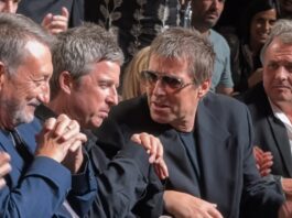 Liam dan Noel Gallagher Tertawa - sumber foto istimewa