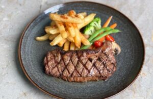 Sunset Ritual Aston Serang: Steak Terjangkau Rp98 Ribu dan Lapis Legit Premium dalam Satu Destinasi Steak Terjangkau Rp98 Ribu di Aston Serang - sumber foto Istimewa