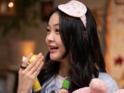 Carmen Hearts2Hearts Punya Ritual Tidur Pakai Minyak Telon dan Kayu Putih dari Indonesia Carmen Hearts2Hearts ritual sebelum tidur menggunakan minyak telon dan minyak kayu putih - sumber foto youtube/seputar carmen