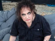 Gitar Robert Smith The Cure yang Dipakai di Panggung Kini Bisa Kamu Miliki! Gitar Robert Smith The Cure - sumber foto Instagram/TheCure