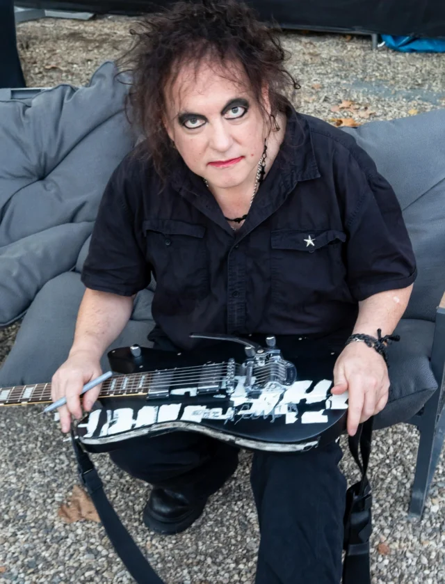 Gitar Robert Smith The Cure - sumber foto Instagram/TheCure Gitar Robert Smith The Cure - sumber foto Instagram/TheCure