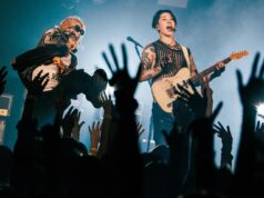 HYDE Jadi Special Guest di Ulang Tahun MIYAVI, Bawa Kejutan dan Pesan Persahabatan HYDE hadir sebagai special guest di konser ulang tahun MIYAVI - sumber foto instagram/hyde_official